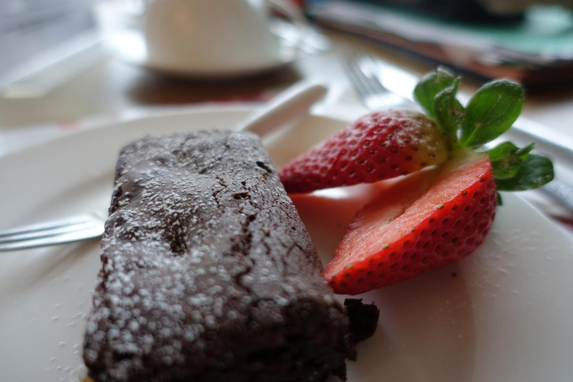 One Holyrood Hotel&Cafe Newport  Buitenkant foto